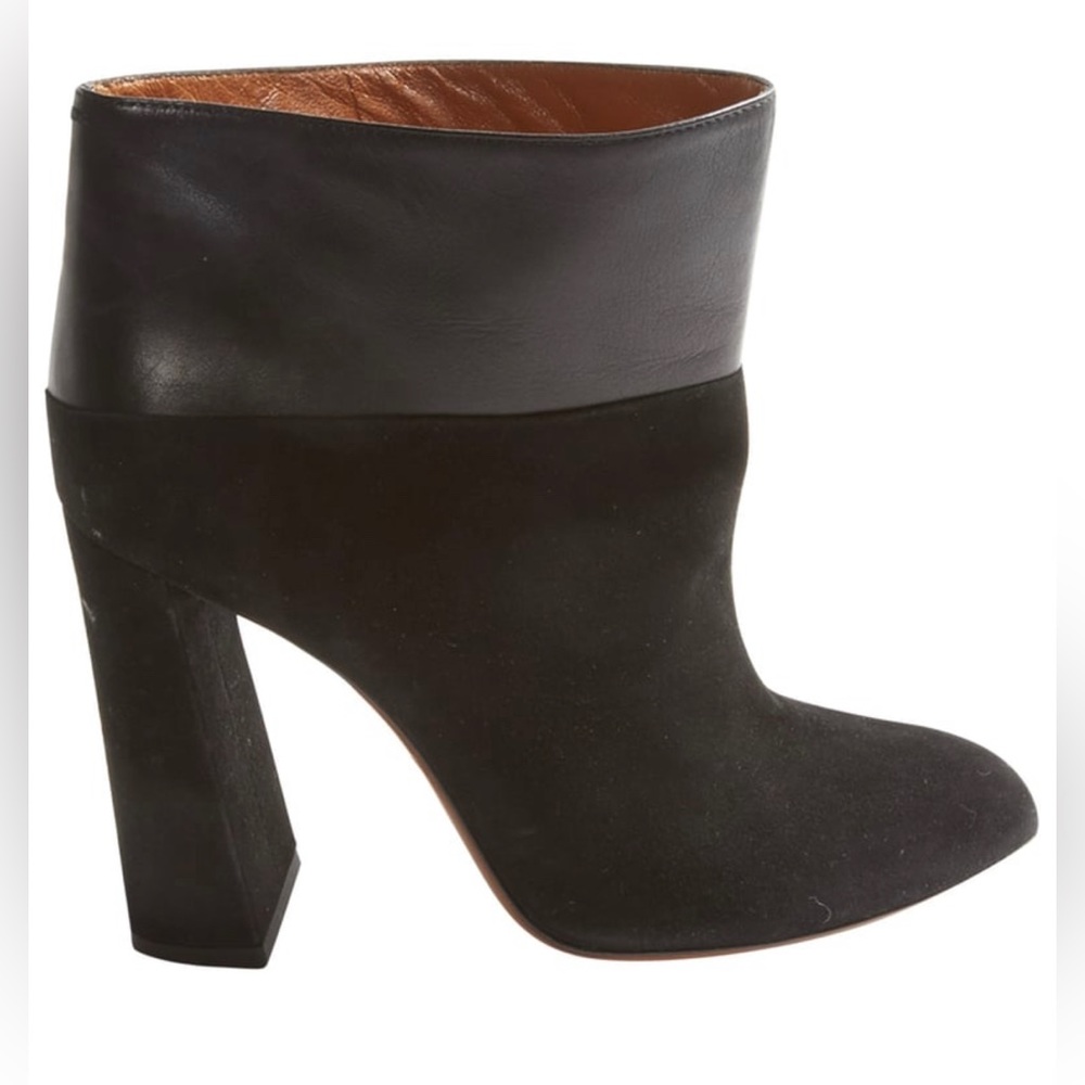CALVIN KLEIN Leather & Suede heeled ankle bootie. Size 10.